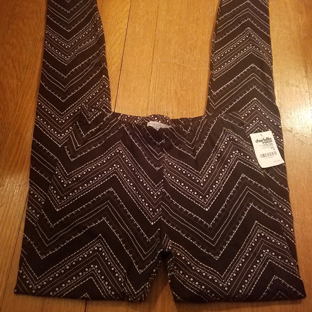 NWT Black Chevron Striped Leggings Small